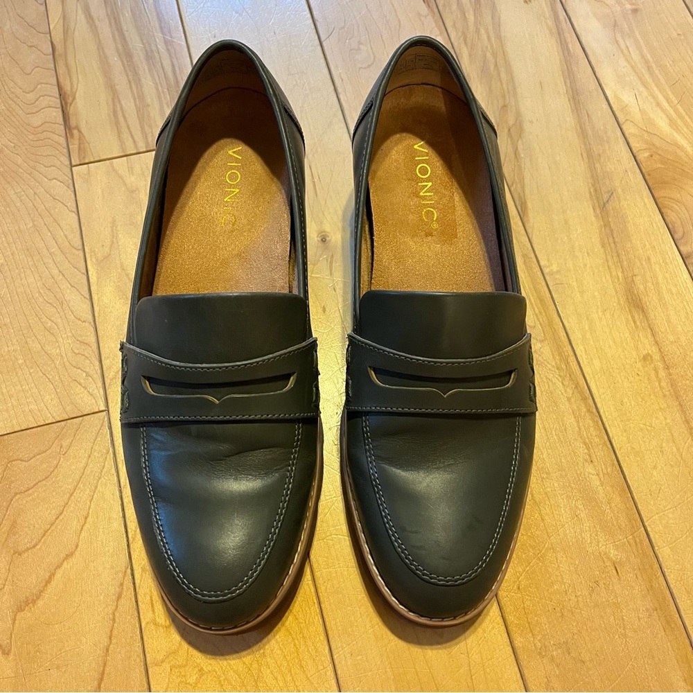 Vionic Cheryl II Leather slip on penny loafers in dark khaki size 8 wide - Picture 6 of 12